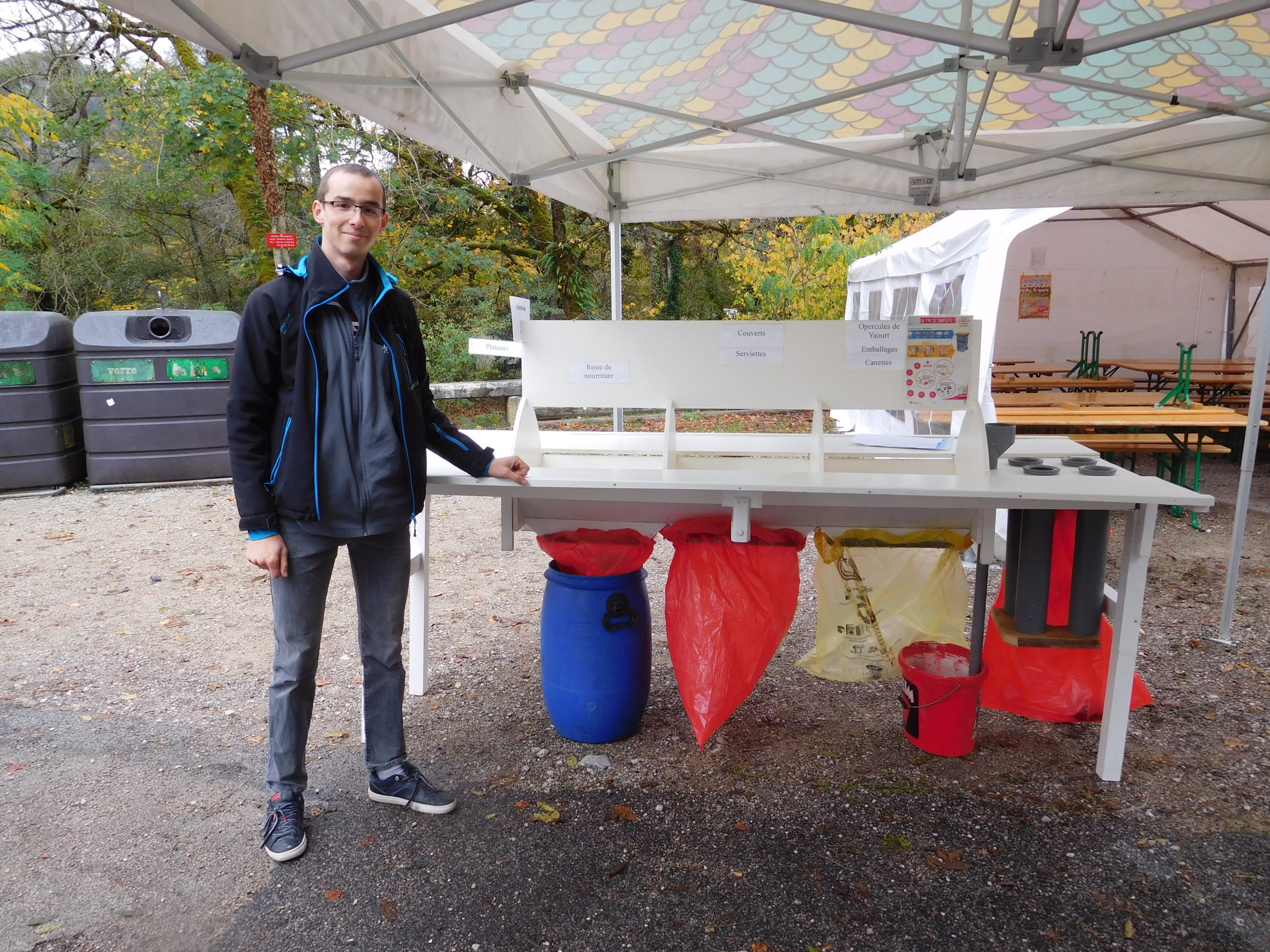 Le tri a sa table à déchets.