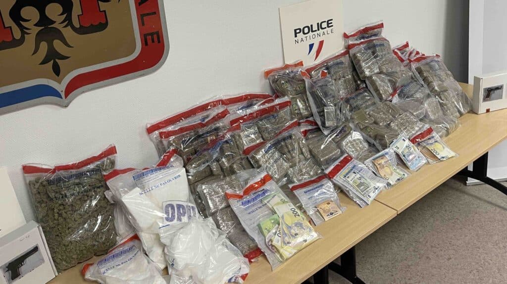 Démantèlement d’un important trafic de stupéfiants et de cigarettes à Besançon et Saône